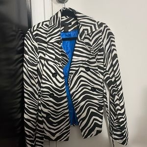 Printed rain jacket / windbreaker with belt